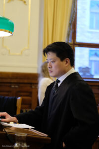 Advokat Erlend Kim Fossen sitter i Høyesterett